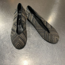 Load image into Gallery viewer, Eileen Fisher woven leather flats 7