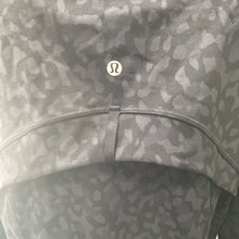 Load image into Gallery viewer, Lululemon light zip up 14