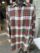 Load image into Gallery viewer, Gap Plaid Flannel Shirt S
