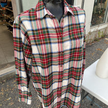 Load image into Gallery viewer, Gap Plaid Flannel Shirt S