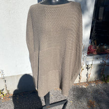 Load image into Gallery viewer, Ann Taylor poncho O/S