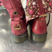 Load image into Gallery viewer, Dr. Martens Triumph 12108 boots 10