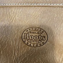 Load image into Gallery viewer, Roots leather clutch