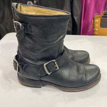 Load image into Gallery viewer, Frye ankle boots 6