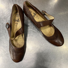 Load image into Gallery viewer, Caprice mary janes 40.5