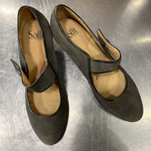 Load image into Gallery viewer, Soft mary janes 9
