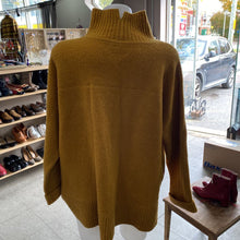 Load image into Gallery viewer, Club Monaco wool blend sweater M