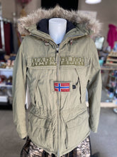 Load image into Gallery viewer, Napapijri winter coat L