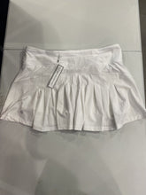 Load image into Gallery viewer, Lululemon pleated skorts 8