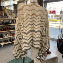 Load image into Gallery viewer, Kensie knit shawl O/S