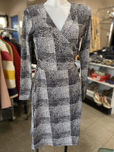Load image into Gallery viewer, Banana Republic (outlet) Wrap Dress