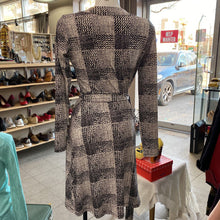 Load image into Gallery viewer, Banana Republic (outlet) Wrap Dress