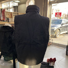 Load image into Gallery viewer, Descente micro dot vest 8