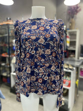Load image into Gallery viewer, Carolina Belle floral top M
