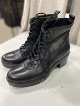 Load image into Gallery viewer, Floyd leather lug sole boots 40