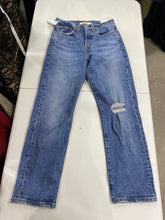 Load image into Gallery viewer, Levis Wedgie Straight jeans 24
