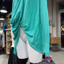 Load image into Gallery viewer, Lululemon sweater 10