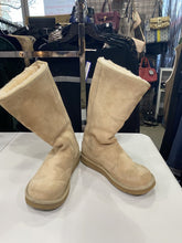 Load image into Gallery viewer, UGG wool lined suede boots 8