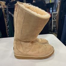 Load image into Gallery viewer, UGG wool lined suede boots 8