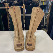Load image into Gallery viewer, UGG wool lined suede boots 8
