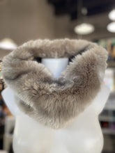 Load image into Gallery viewer, Babaton faux fur neck warmer