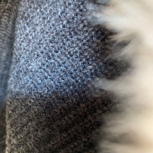 Load image into Gallery viewer, Babaton faux fur neck warmer