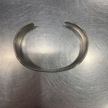 Load image into Gallery viewer, Daniel Yunkws "Wolf" pewter bangle