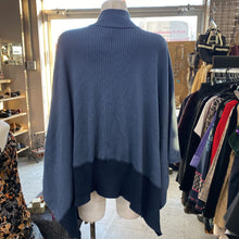 Load image into Gallery viewer, Lululemon On The go Poncho OS NWT