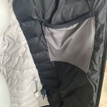 Load image into Gallery viewer, Canada Goose light puffer coat M