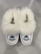 Load image into Gallery viewer, Softmoc white moccasins