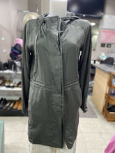 Load image into Gallery viewer, Lululemon light spring jacket 6