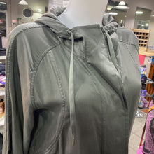 Load image into Gallery viewer, Lululemon light spring jacket 6
