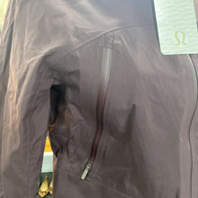 Load image into Gallery viewer, Lululemon Resist The Mist rain jacket NWT 4