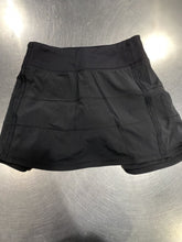 Load image into Gallery viewer, Lululemon print skort 2 Tall