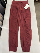 Load image into Gallery viewer, Lululemon Dance Studio Joggers NWT 4