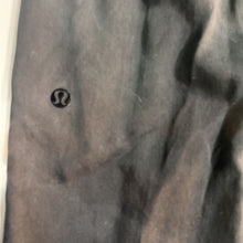 Load image into Gallery viewer, Lululemon cropped flowy pants 10