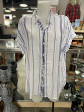 Load image into Gallery viewer, BeachLunchLounge top L NWT