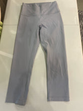 Load image into Gallery viewer, Lululemon cropped leggings 6