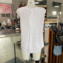 Load image into Gallery viewer, Gap sleeveless eyelet top M
