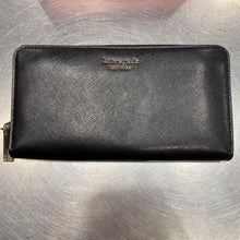 Load image into Gallery viewer, Kate Spade Saffiano leather full zip wallet