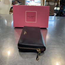 Load image into Gallery viewer, Kate Spade Saffiano leather full zip wallet