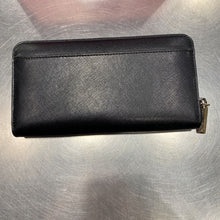 Load image into Gallery viewer, Kate Spade Saffiano leather full zip wallet
