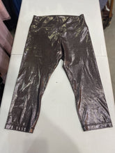 Load image into Gallery viewer, Lululemon shimmery cropped leggings 12