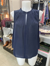 Load image into Gallery viewer, Banana Republic pleated top M