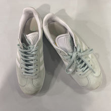 Load image into Gallery viewer, Adidas suede Gazelles 5