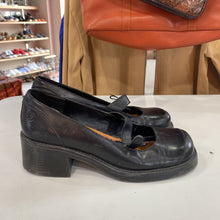 Load image into Gallery viewer, Vintage mary jane leather shoes 36