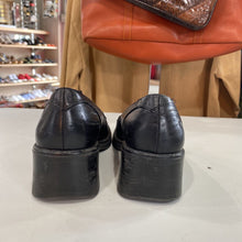 Load image into Gallery viewer, Vintage mary jane leather shoes 36