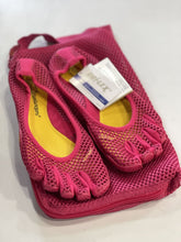 Load image into Gallery viewer, Fivefingers vibram mesh toe shoes w bag NWT 37