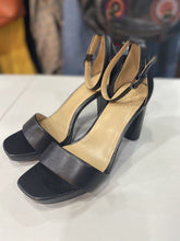 Load image into Gallery viewer, Naturalizer block heel sandals 8