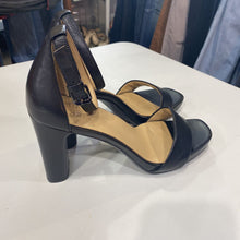 Load image into Gallery viewer, Naturalizer block heel sandals 8